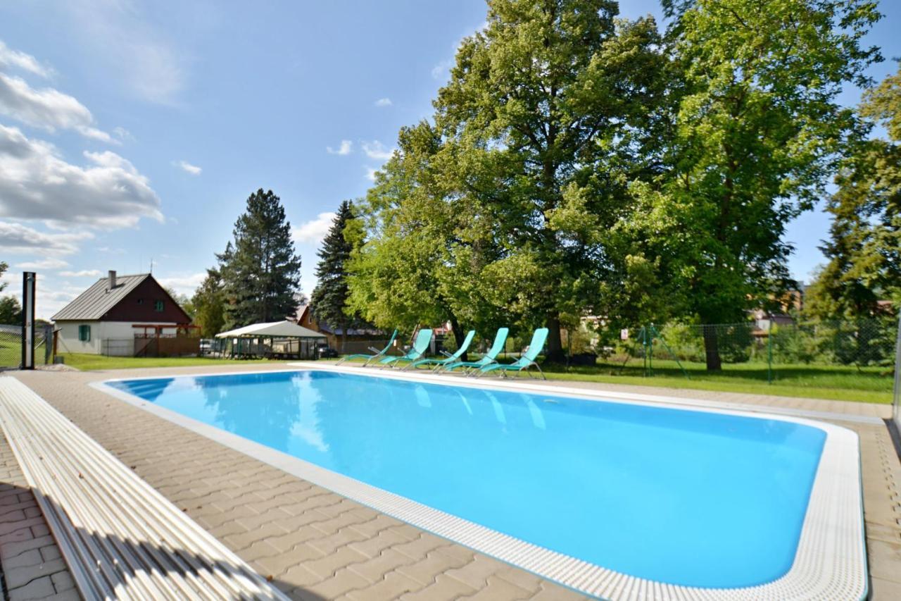 Ctyricitka Na Stastnem Kopci Villa Černý Dŭl Ngoại thất bức ảnh